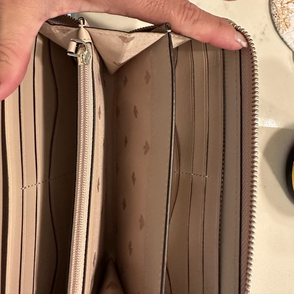 Kate Spade Large Wallet - Picture 1 of 3